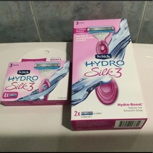 Hydro silk 3 razors and blades. Sold together.
